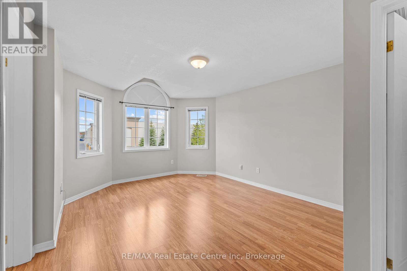 137 Gosling Gardens, Guelph, Ontario  N1G 5E6 - Photo 37 - X12163233