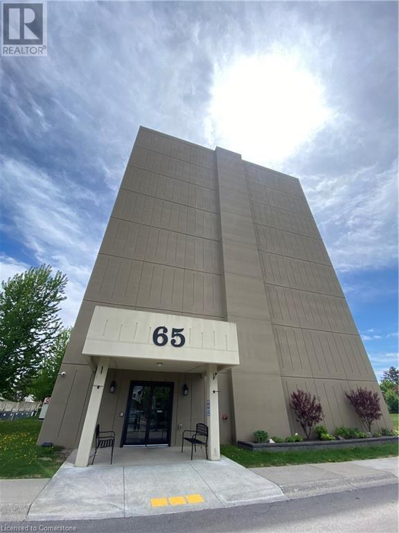 65 HIGHLAND Crescent, Kitchener, Ontario