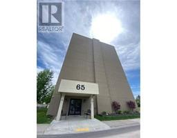 65 HIGHLAND Crescent, Kitchener, Ontario