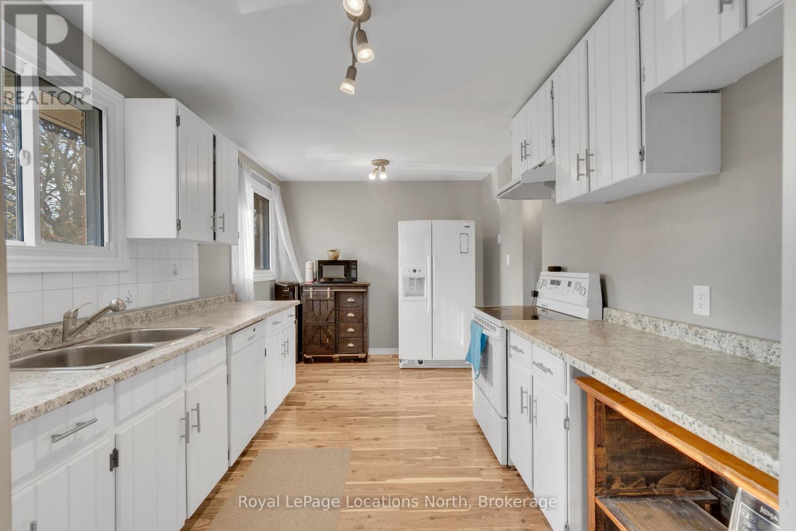 214 Sunnidale Street, Clearview, Ontario  L0M 1S0 - Photo 14 - S12163954