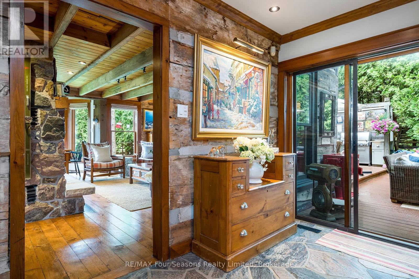 151 Sleepy Hollow Road, Blue Mountains, Ontario  L9Y 0S8 - Photo 11 - X12163958