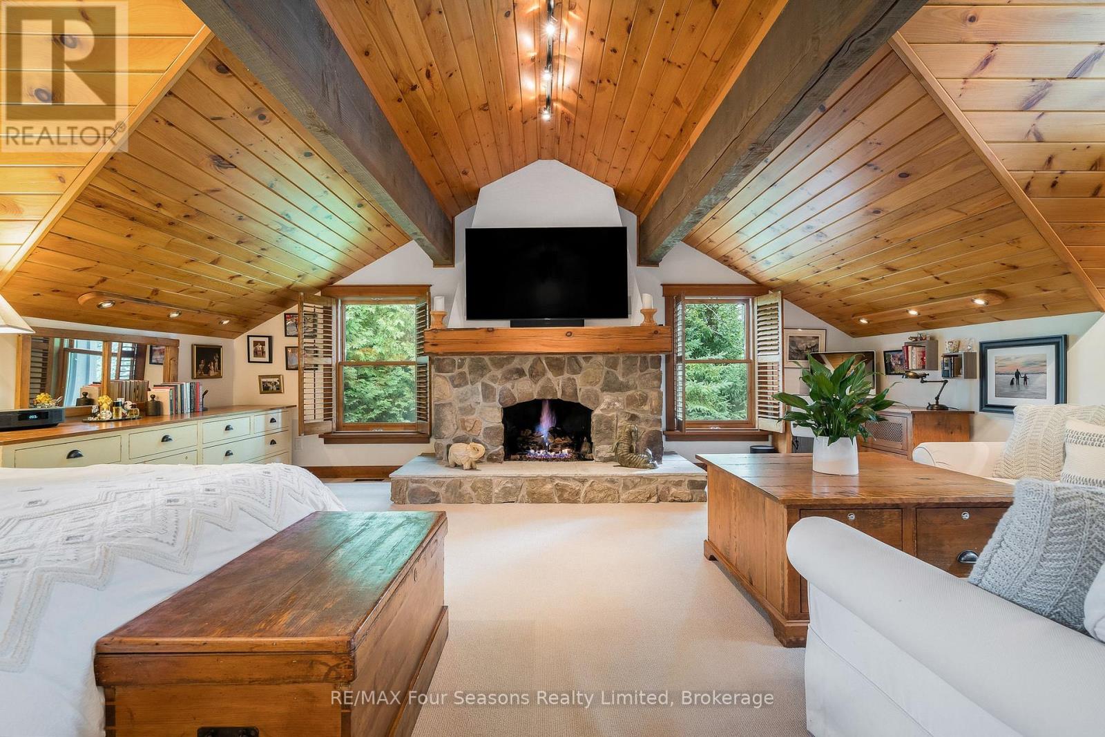 151 Sleepy Hollow Road, Blue Mountains, Ontario  L9Y 0S8 - Photo 16 - X12163958