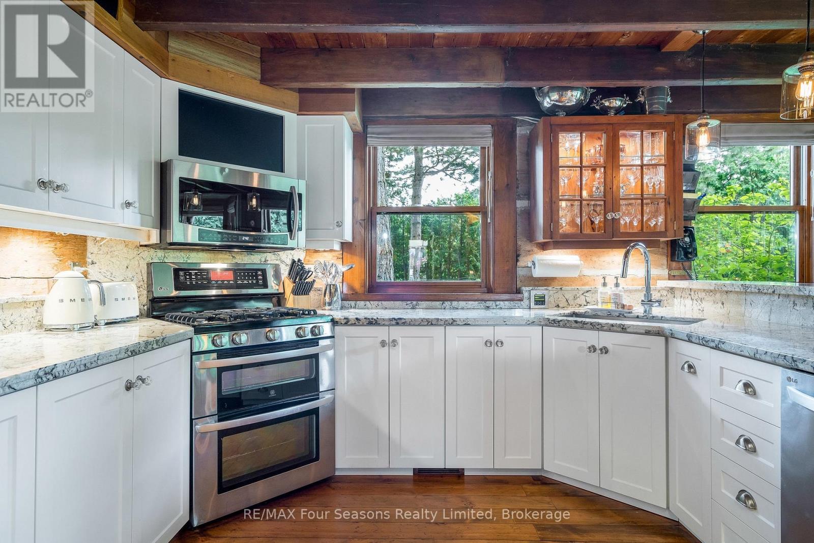 151 Sleepy Hollow Road, Blue Mountains, Ontario  L9Y 0S8 - Photo 8 - X12163958