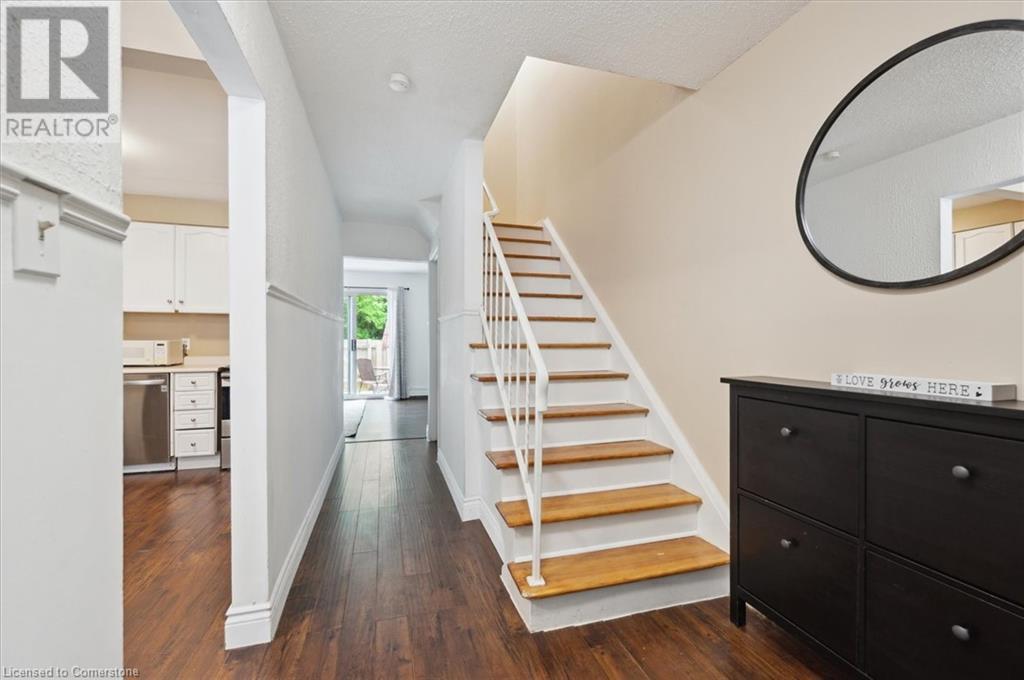 293 Fairway Road N Unit# 33, Kitchener, Ontario  N2A 2P1 - Photo 3 - 40729964