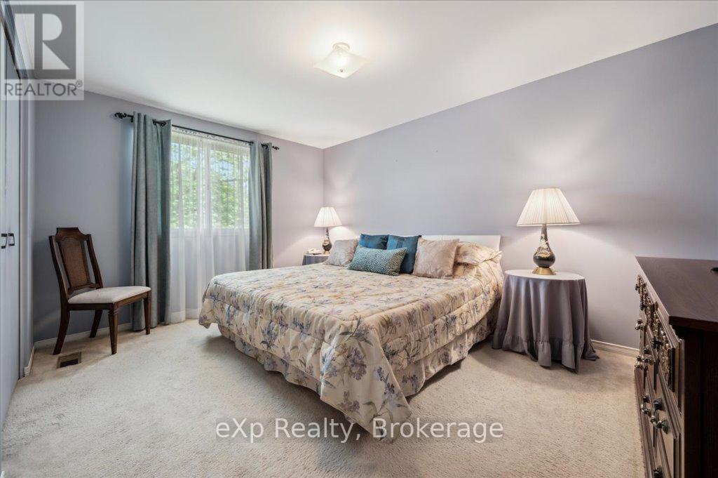 133 Ingleside Drive, Kitchener, Ontario  N2M 2G9 - Photo 11 - X12164580
