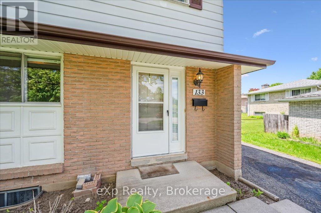 133 Ingleside Drive, Kitchener, Ontario  N2M 2G9 - Photo 2 - X12164580