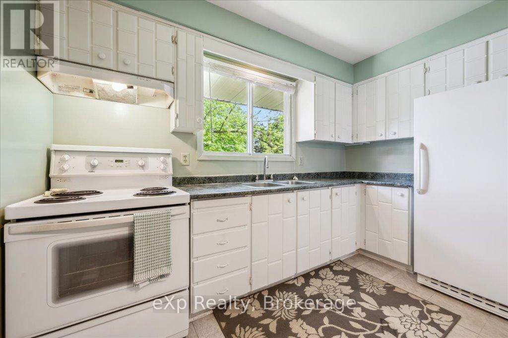 133 Ingleside Drive, Kitchener, Ontario  N2M 2G9 - Photo 8 - X12164580