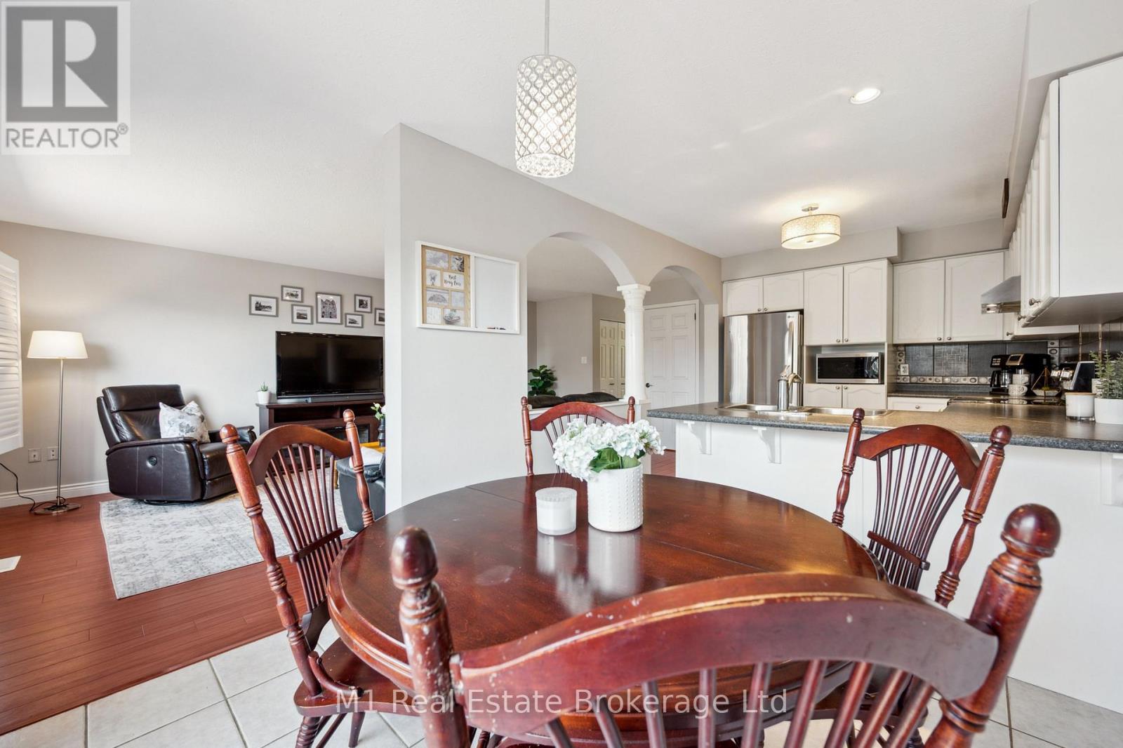 4 Sandcreek Lane, Guelph, Ontario  N1E 7K7 - Photo 18 - X12164652