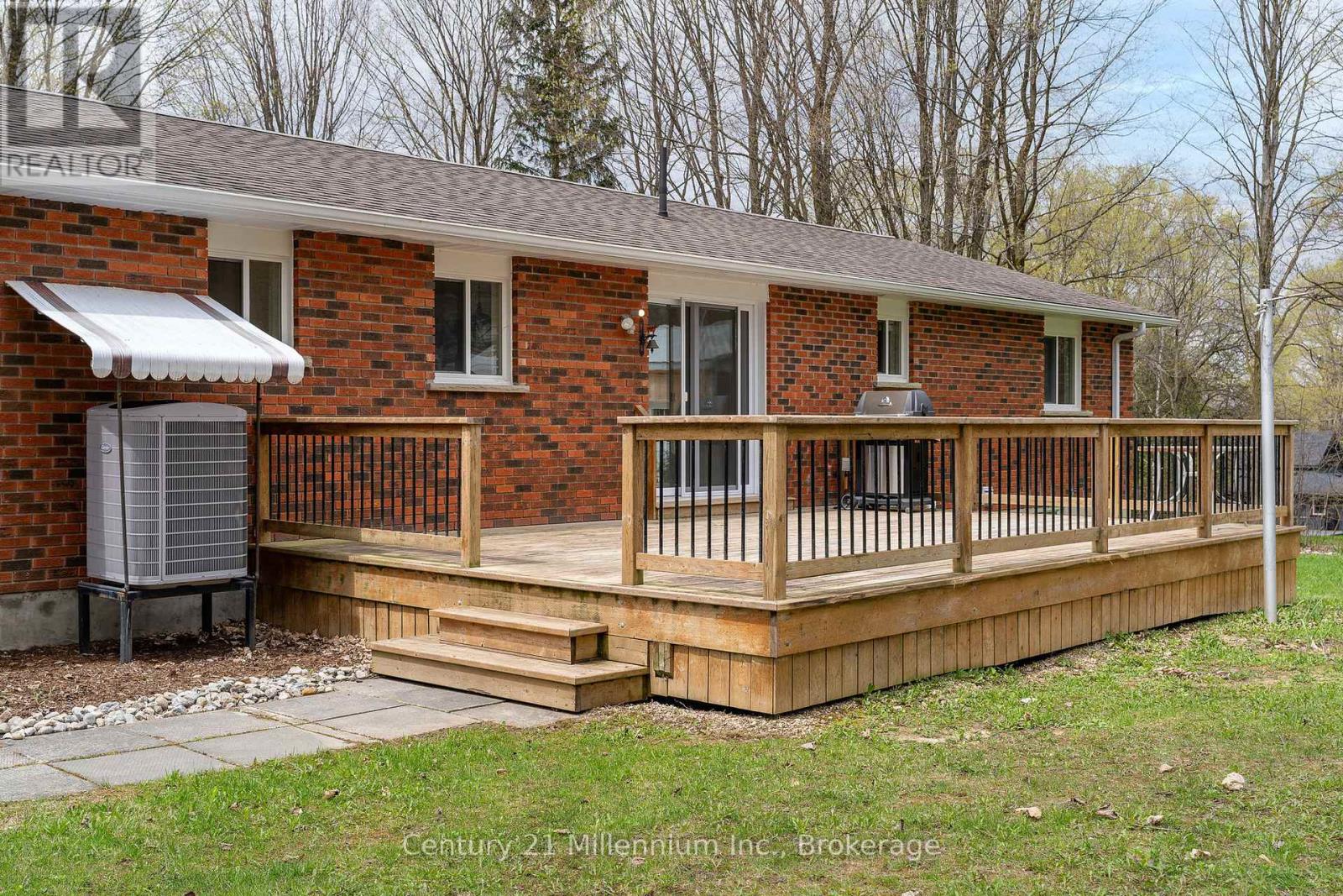 205 Napoleon Street, Grey Highlands, Ontario  N0C 1E0 - Photo 9 - X12165240