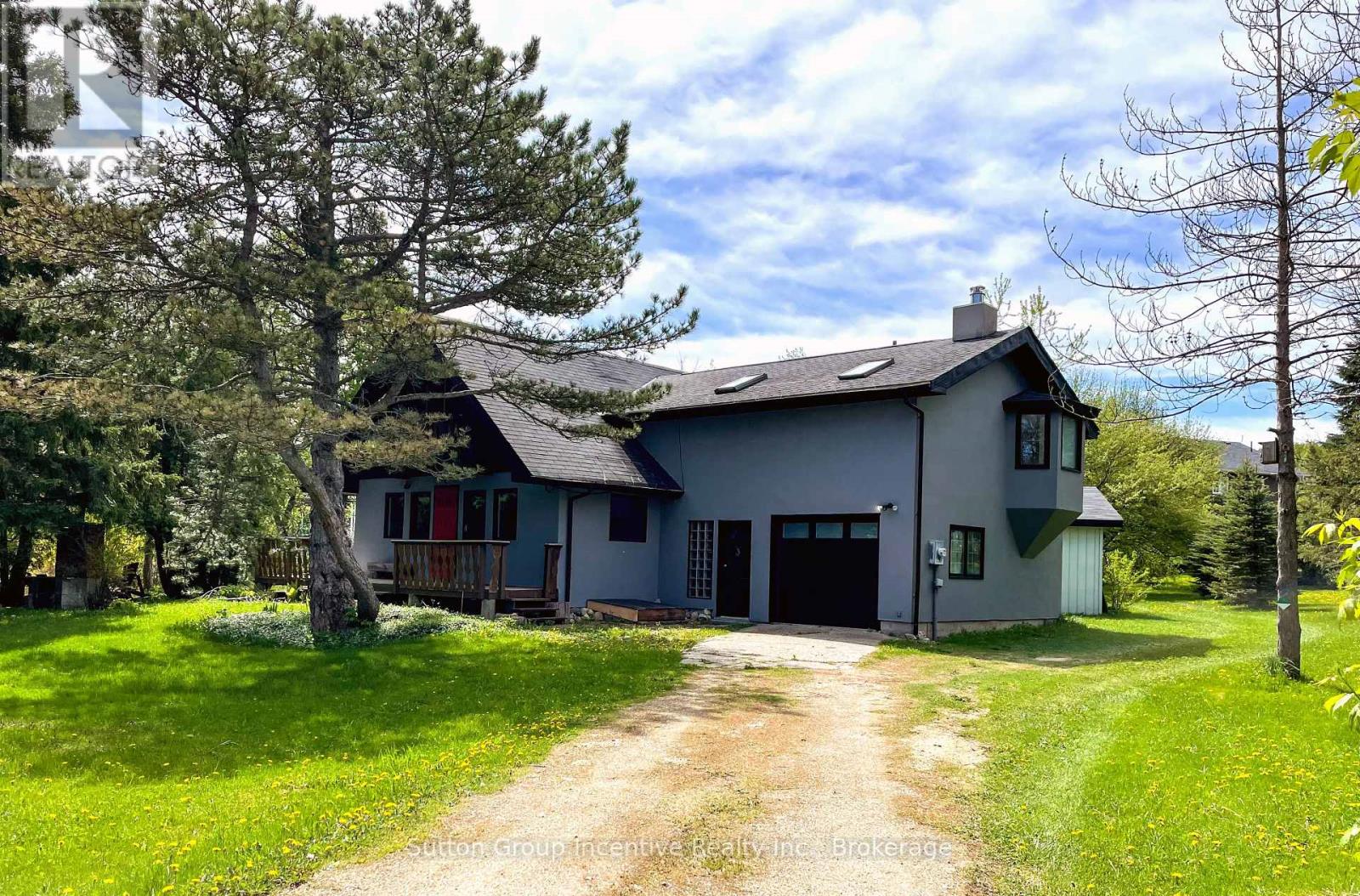 114 Tyrol Avenue, Blue Mountains, Ontario  N0H 2E0 - Photo 3 - X12165248