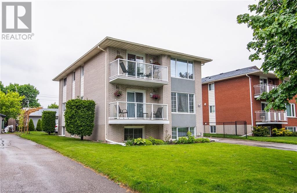 82 CARNABY Crescent, Kitchener, Ontario