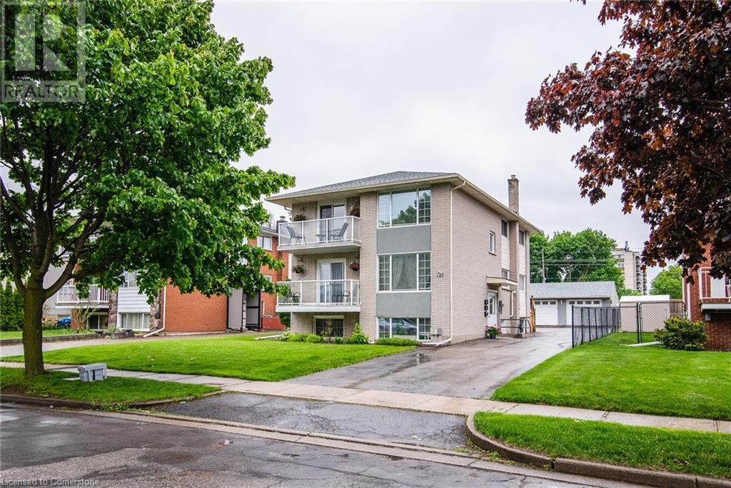 82 Carnaby Crescent, Kitchener, Ontario  N2A 1M7 - Photo 2 - 40729892
