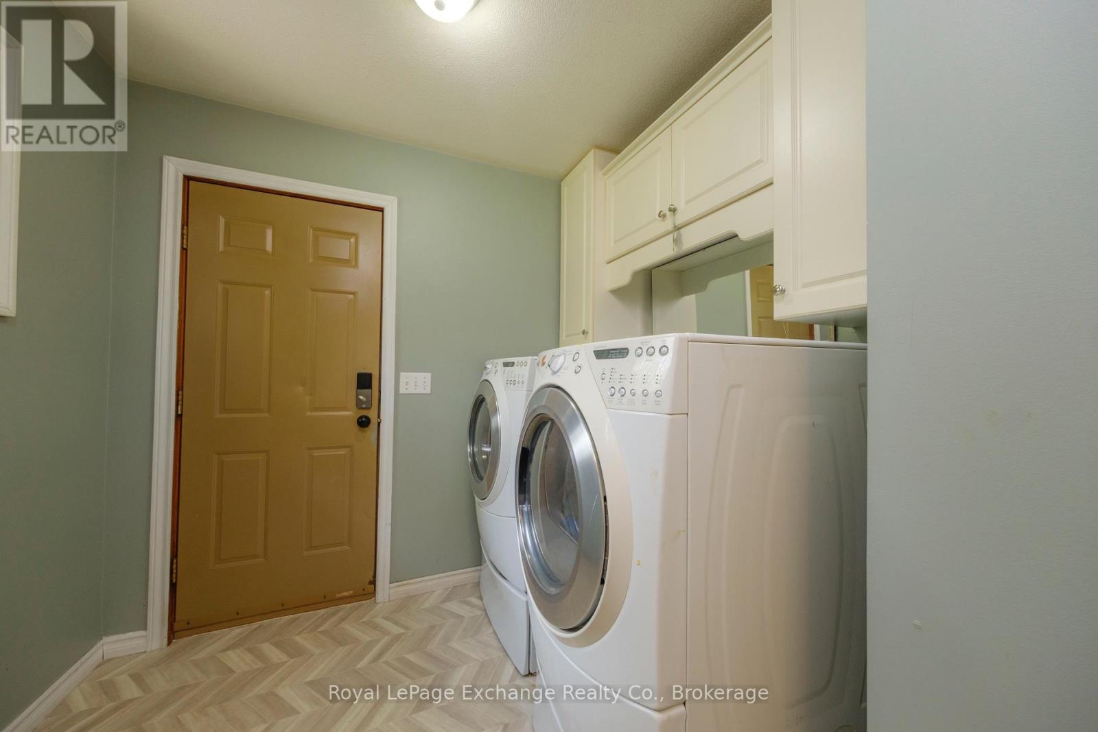 105 Lurgan Lane, Huron-Kinloss, Ontario  N2Z 2X3 - Photo 11 - X12166498
