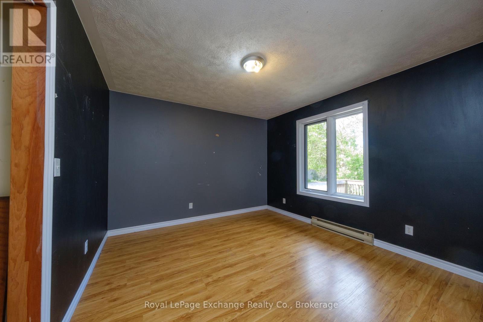 105 Lurgan Lane, Huron-Kinloss, Ontario  N2Z 2X3 - Photo 13 - X12166498