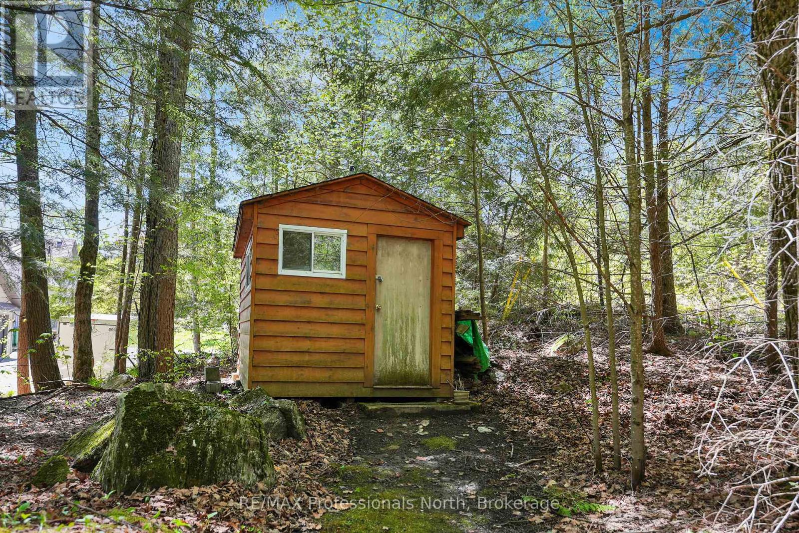 1004 Lipton Drive, Dysart Et Al, Ontario  K0M 1S0 - Photo 49 - X12167089