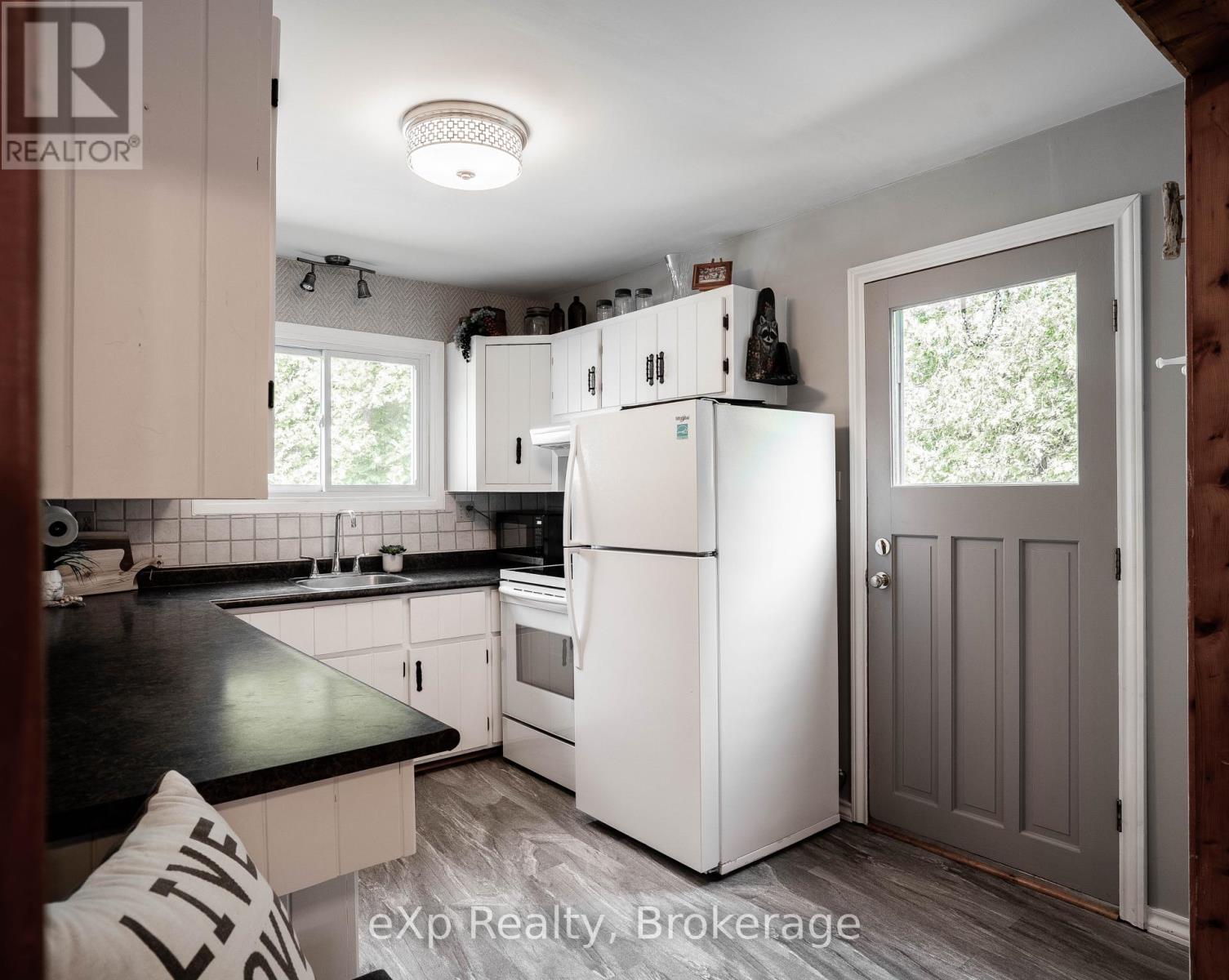 245 Whiskey Harbour Road, Northern Bruce Peninsula, Ontario  N0H 2T0 - Photo 5 - X12167617