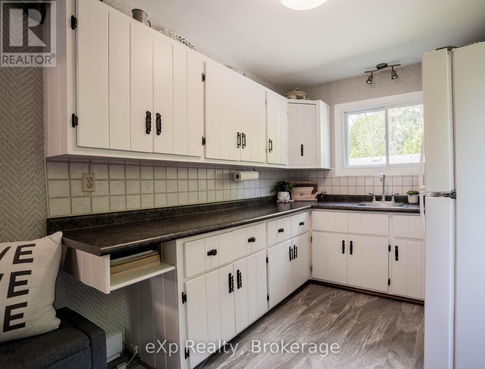 245 Whiskey Harbour Road, Northern Bruce Peninsula, Ontario  N0H 2T0 - Photo 7 - X12167617