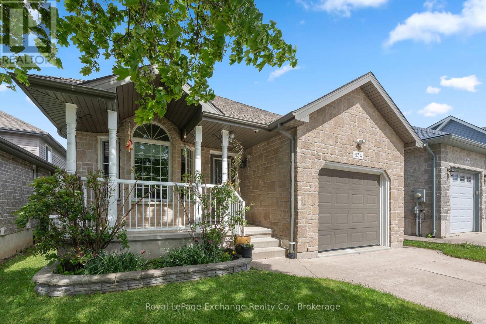 634 Kennard Crescent, Kincardine, Ontario  N2Z 1T4 - Photo 2 - X12167820