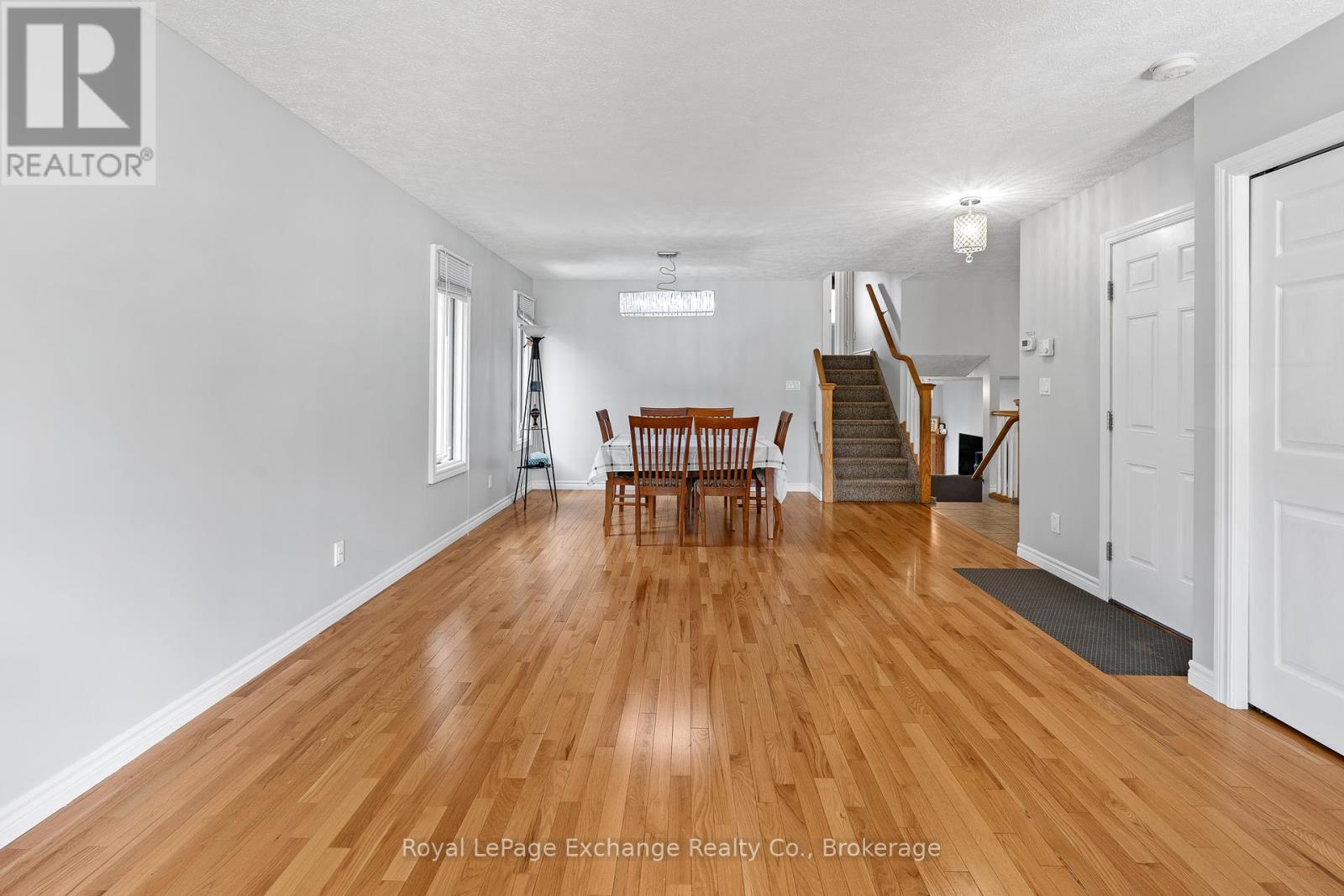 634 Kennard Crescent, Kincardine, Ontario  N2Z 1T4 - Photo 4 - X12167820