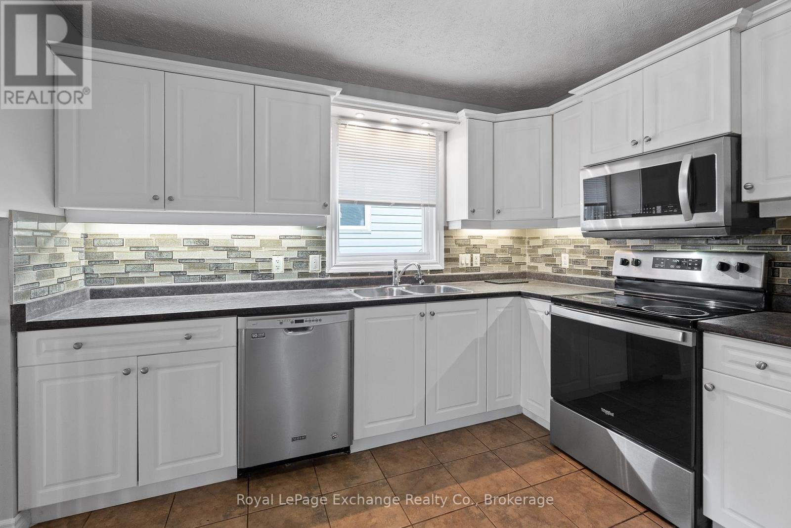 634 Kennard Crescent, Kincardine, Ontario  N2Z 1T4 - Photo 7 - X12167820