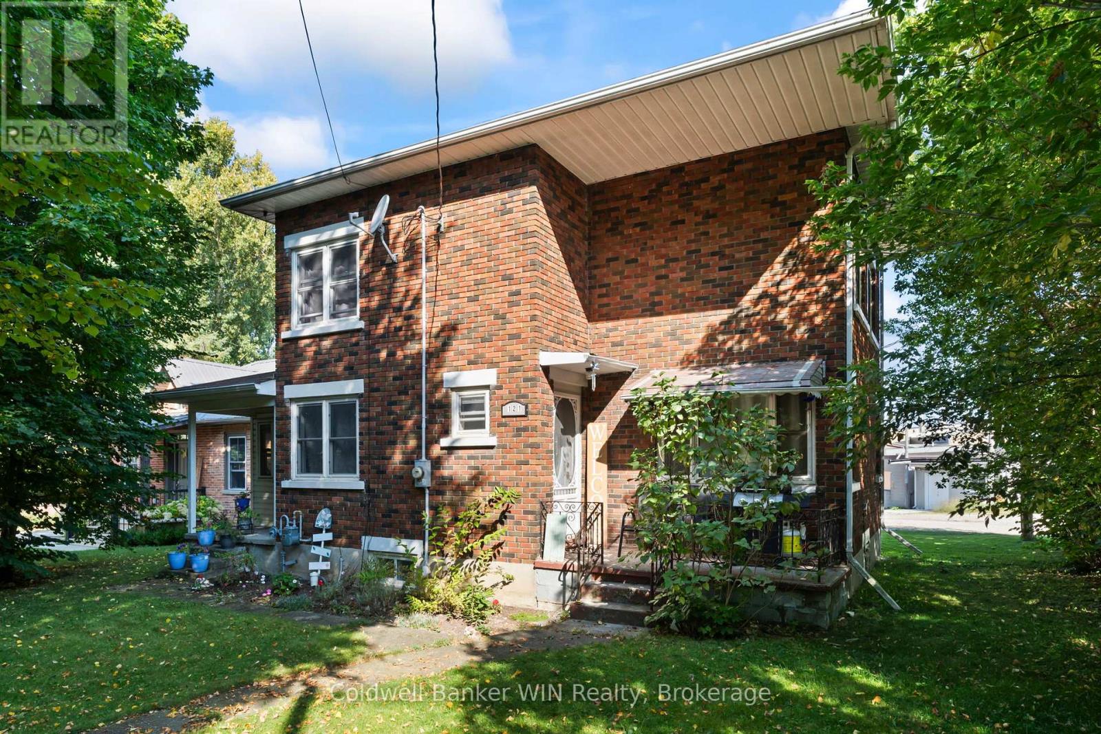 121 Queen Street W, Wellington North, Ontario  N0G 2L1 - Photo 2 - X12168282