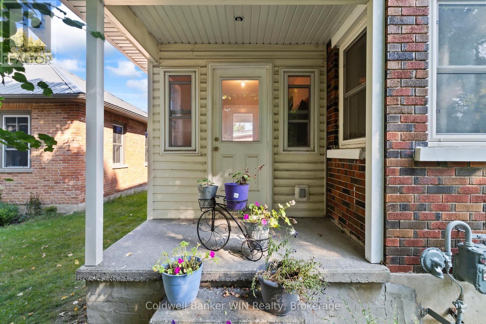 121 Queen Street W, Wellington North, Ontario  N0G 2L1 - Photo 5 - X12168282
