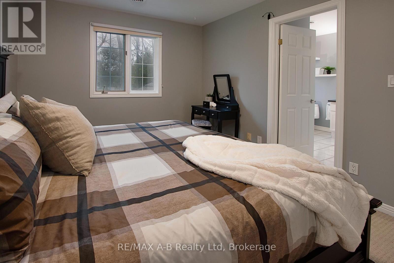 138 Huron Road, Perth South, Ontario  N0K 1X0 - Photo 21 - X12168498