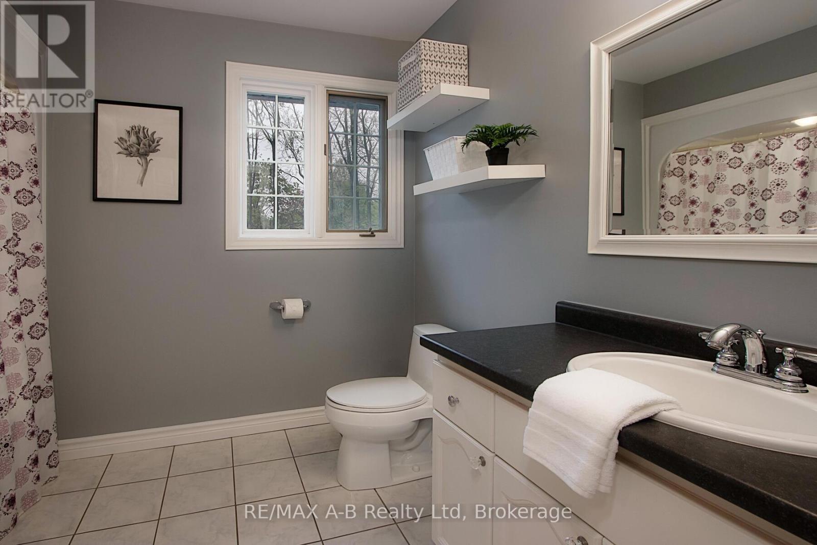 138 Huron Road, Perth South, Ontario  N0K 1X0 - Photo 23 - X12168498