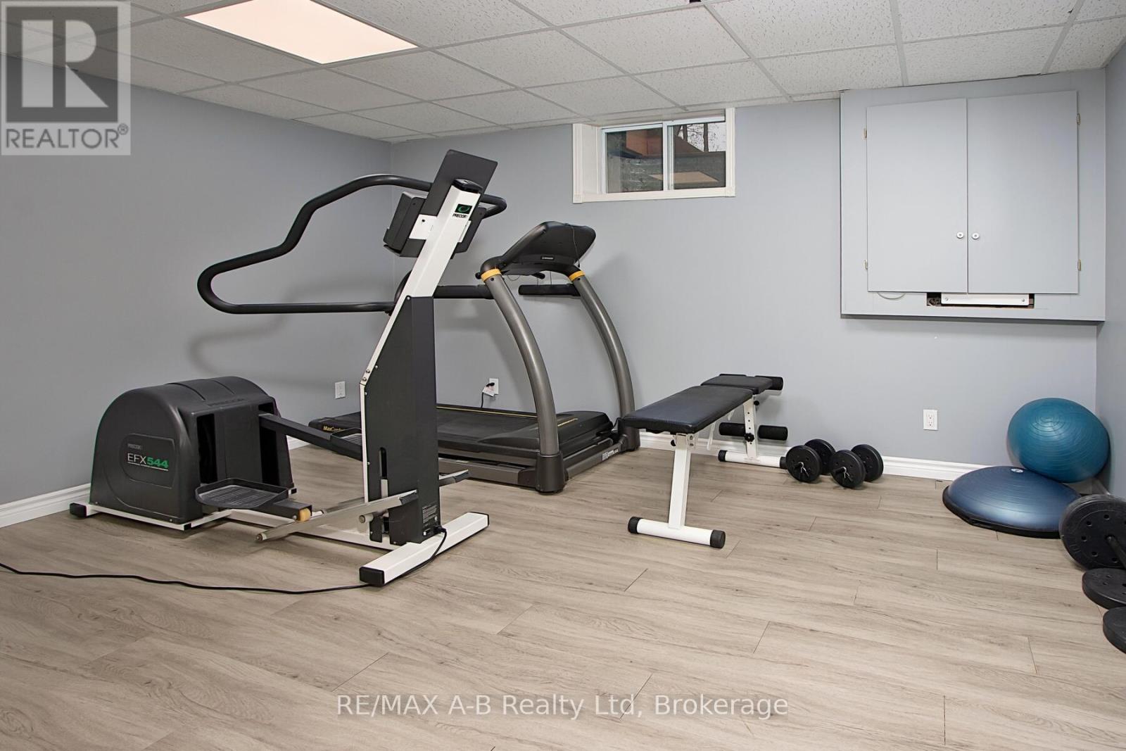 138 Huron Road, Perth South, Ontario  N0K 1X0 - Photo 26 - X12168498