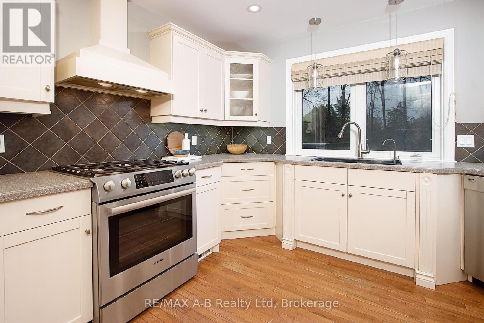138 Huron Road, Perth South, Ontario  N0K 1X0 - Photo 39 - X12168498