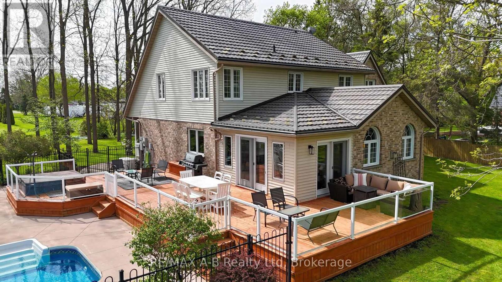 138 Huron Road, Perth South, Ontario  N0K 1X0 - Photo 47 - X12168498