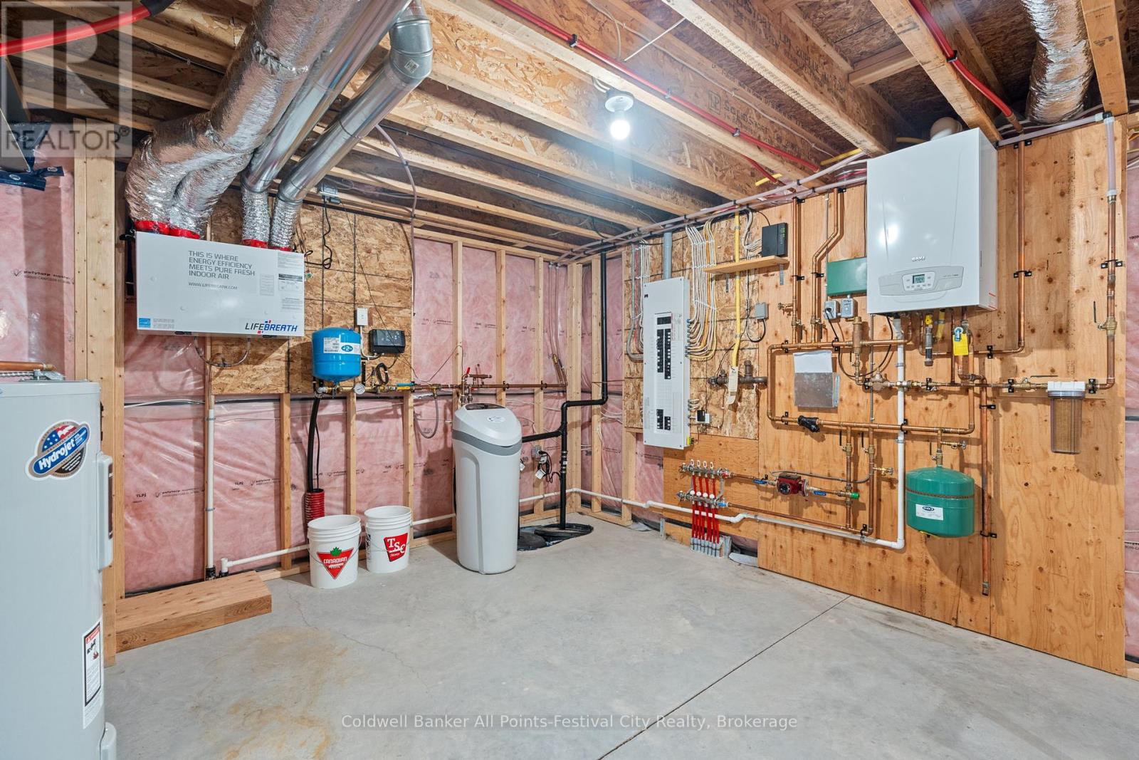 33 Wellington Street S, Ashfield-Colborne-Wawanosh, Ontario  N7A 3X9 - Photo 28 - X12168547