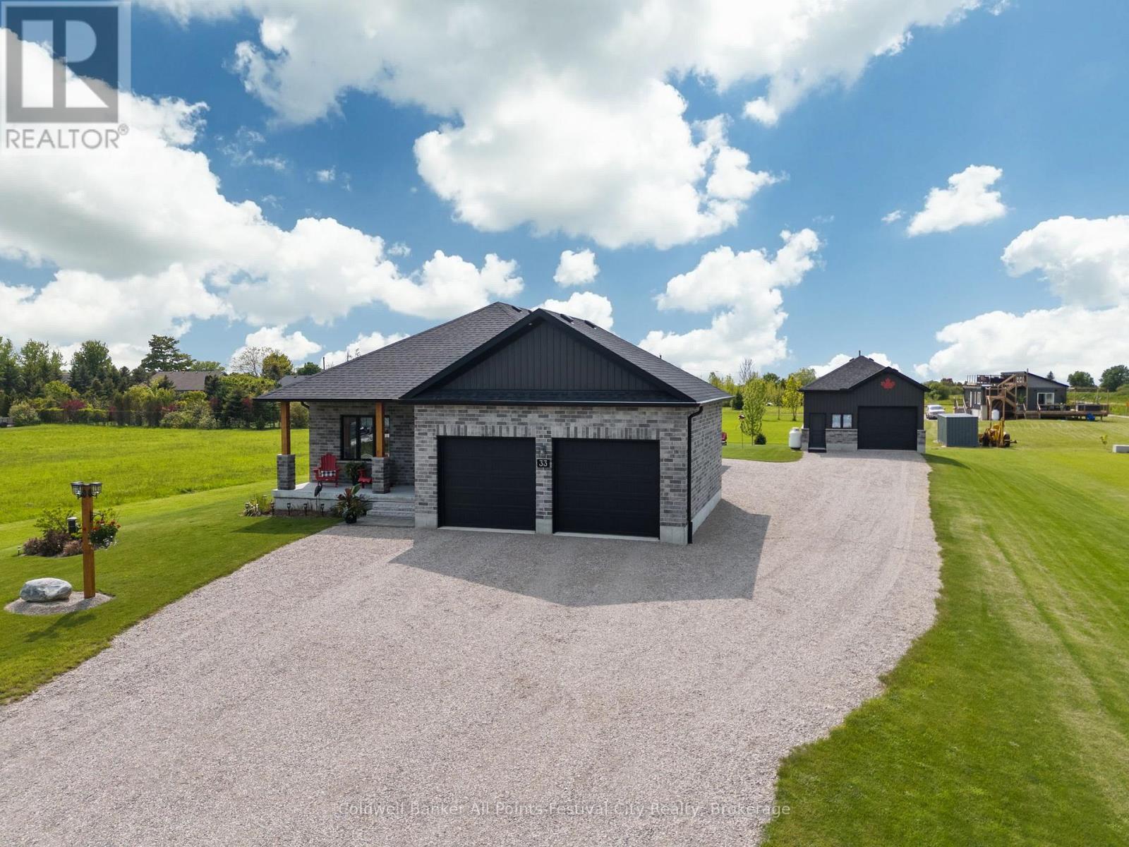 33 Wellington Street S, Ashfield-Colborne-Wawanosh, Ontario  N7A 3X9 - Photo 38 - X12168547