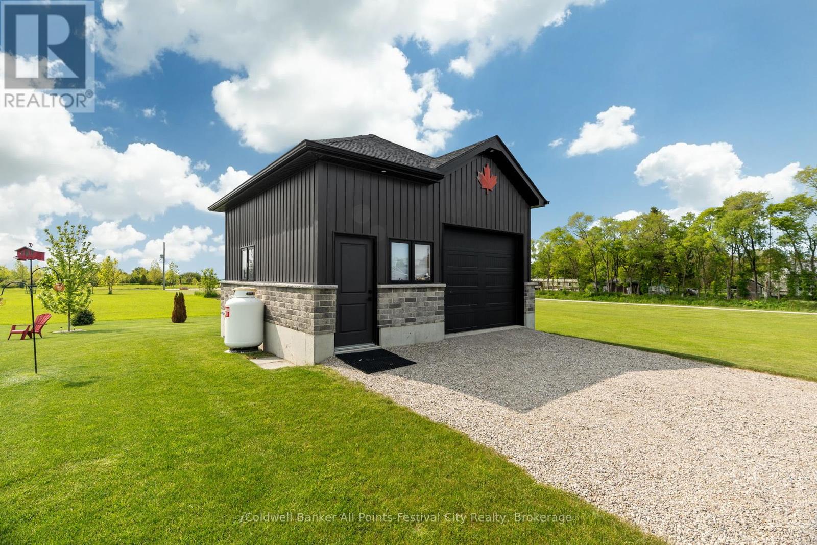 33 Wellington Street S, Ashfield-Colborne-Wawanosh, Ontario  N7A 3X9 - Photo 40 - X12168547