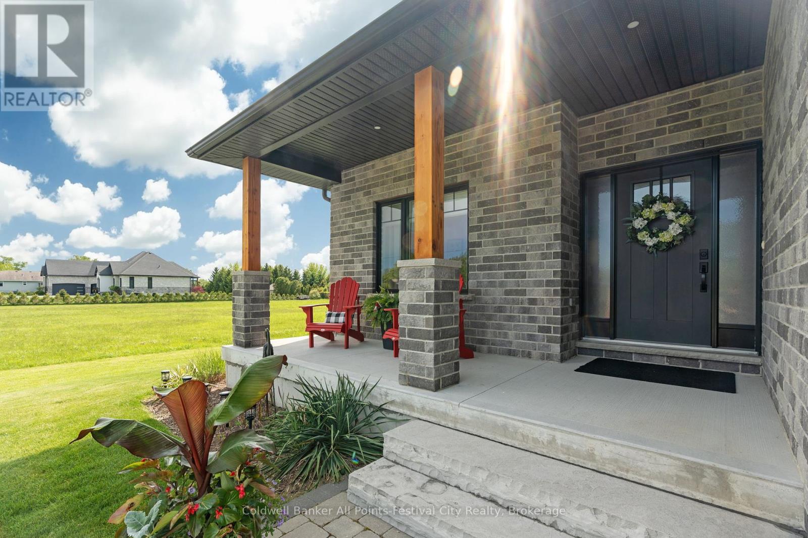 33 Wellington Street S, Ashfield-Colborne-Wawanosh, Ontario  N7A 3X9 - Photo 6 - X12168547