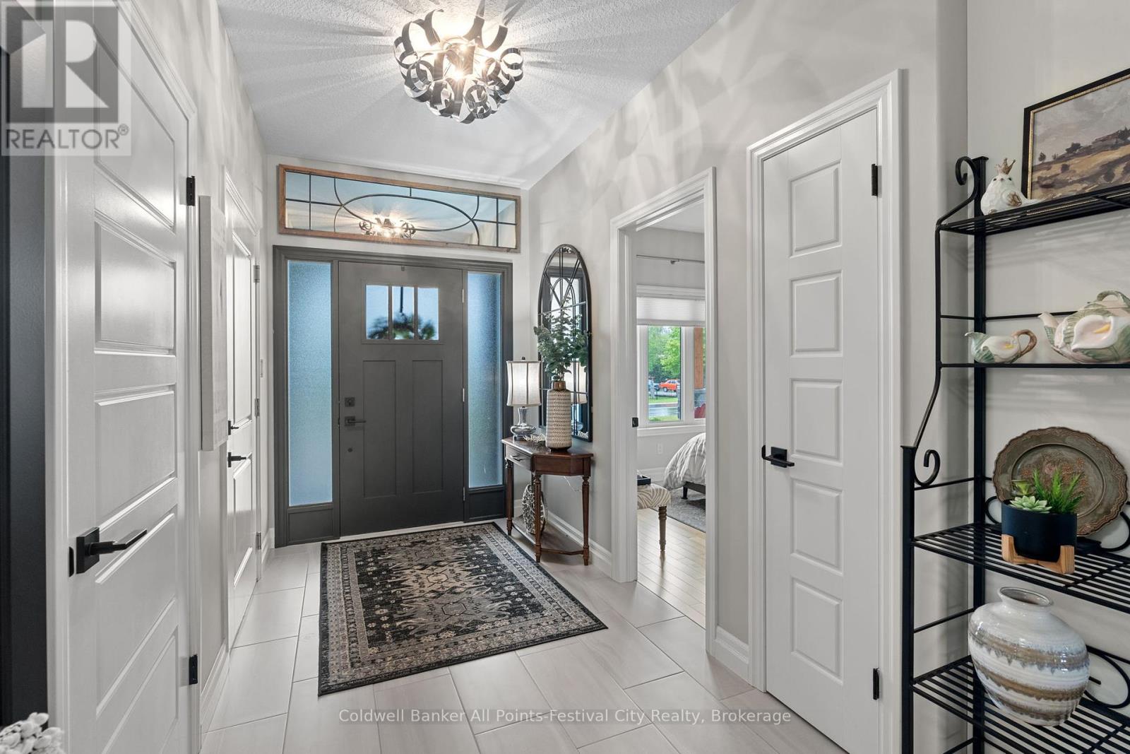 33 Wellington Street S, Ashfield-Colborne-Wawanosh, Ontario  N7A 3X9 - Photo 8 - X12168547