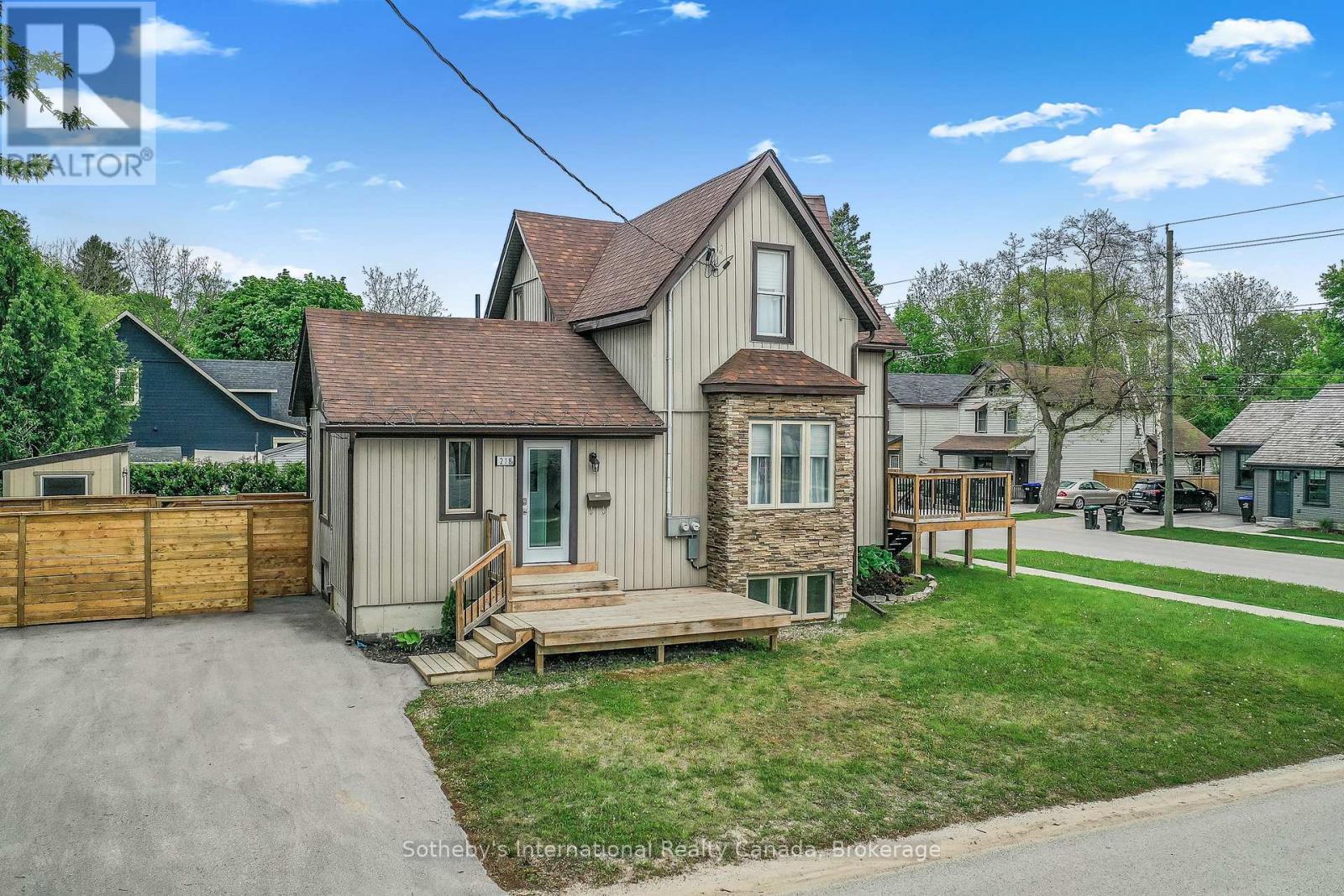A&b - 218 Fifth Street, Collingwood, Ontario  L9Y 1X6 - Photo 2 - S12168683