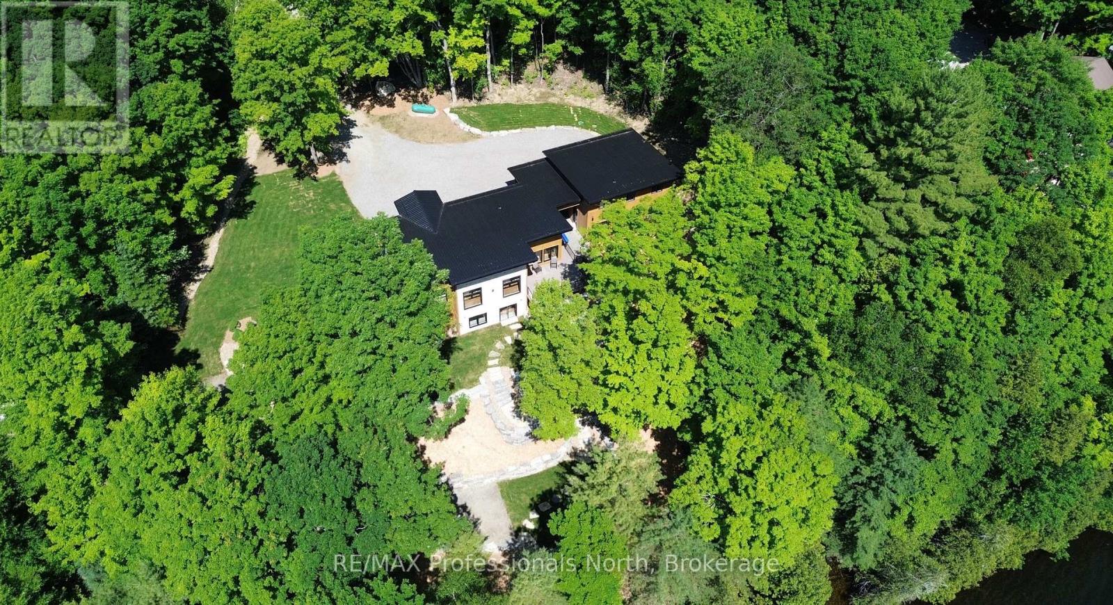 1041 Minaki Lane, Minden Hills, Ontario  K0M 2K0 - Photo 1 - X12168862