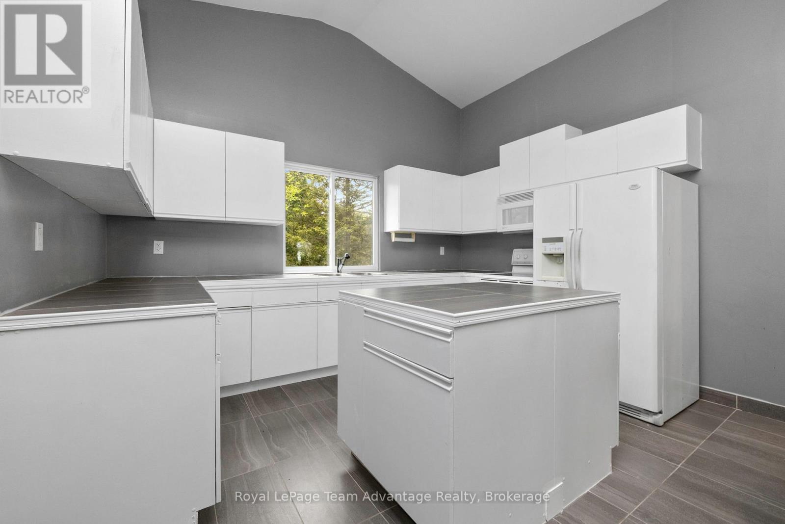 11 Nickles Cove Road, Whitestone, Ontario  P0A 1G0 - Photo 11 - X12169144