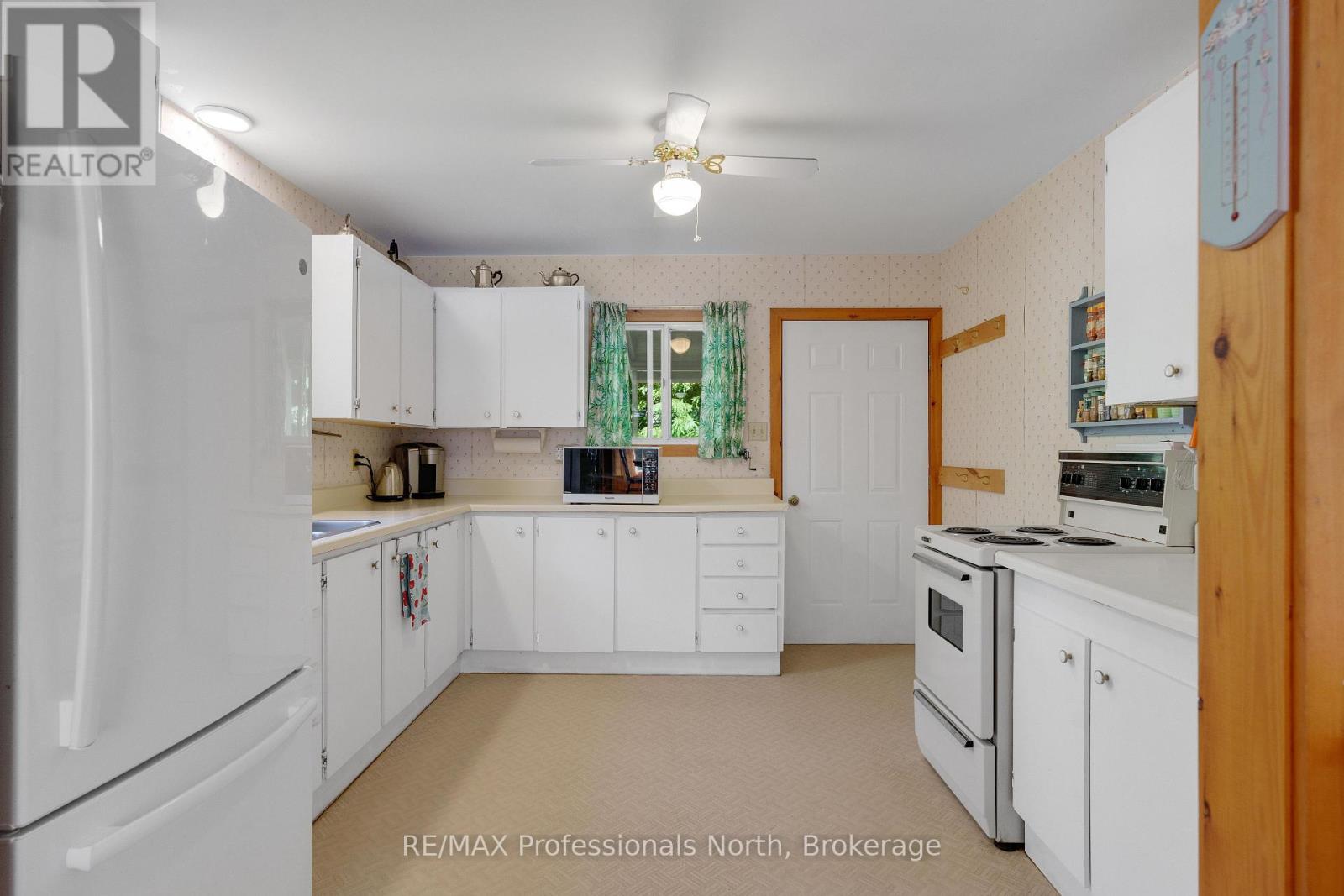 1014 Reid Lane, Lake Of Bays, Ontario  P0A 1H0 - Photo 8 - X12169528