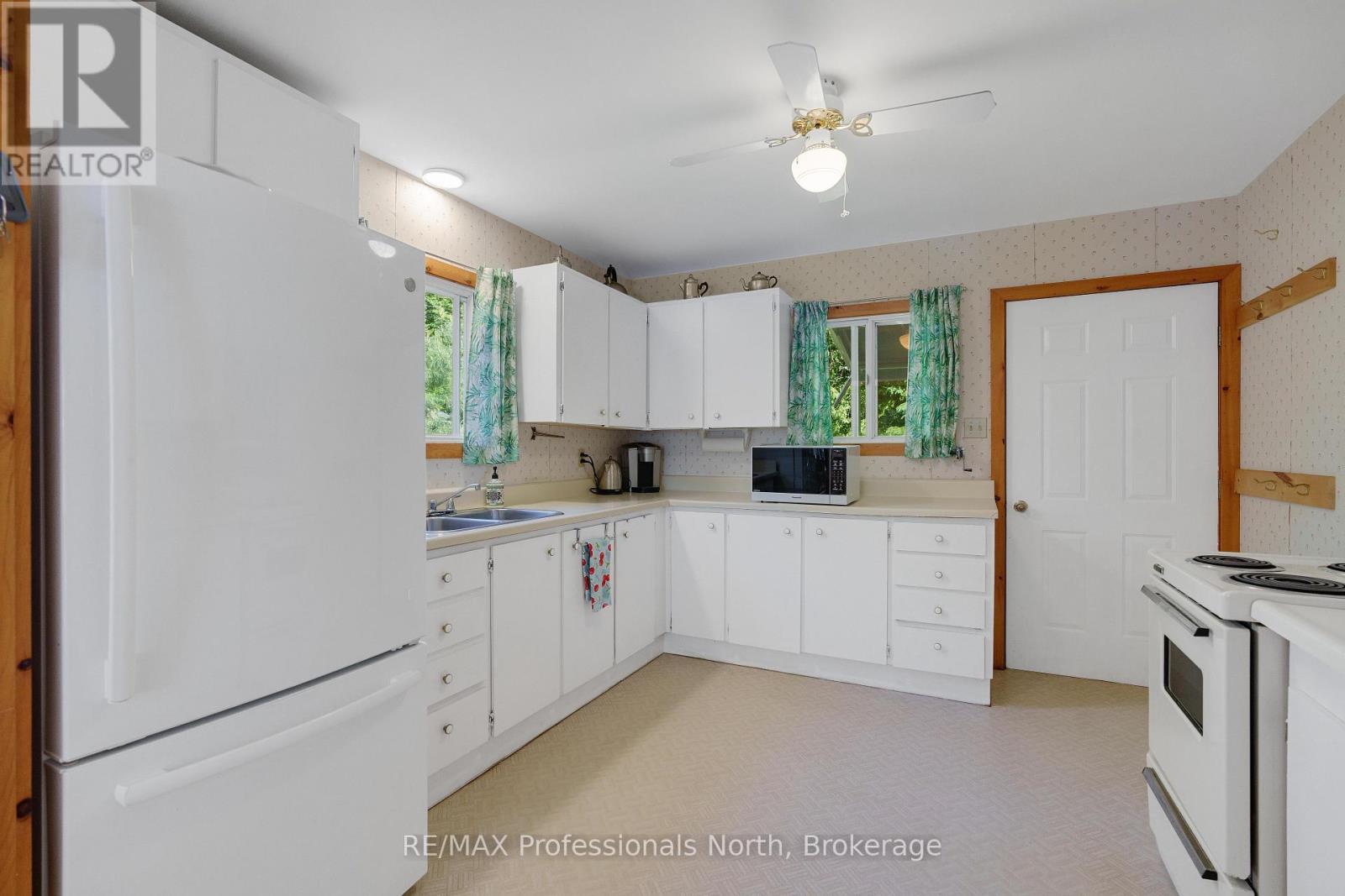 1014 Reid Lane, Lake Of Bays, Ontario  P0A 1H0 - Photo 9 - X12169528