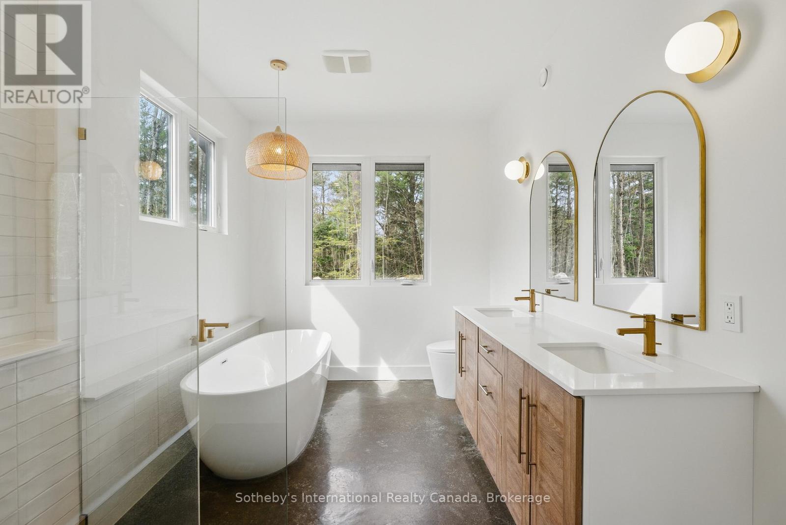 1532 Southwood Road, Gravenhurst, Ontario  P0E 1G0 - Photo 13 - X12169696