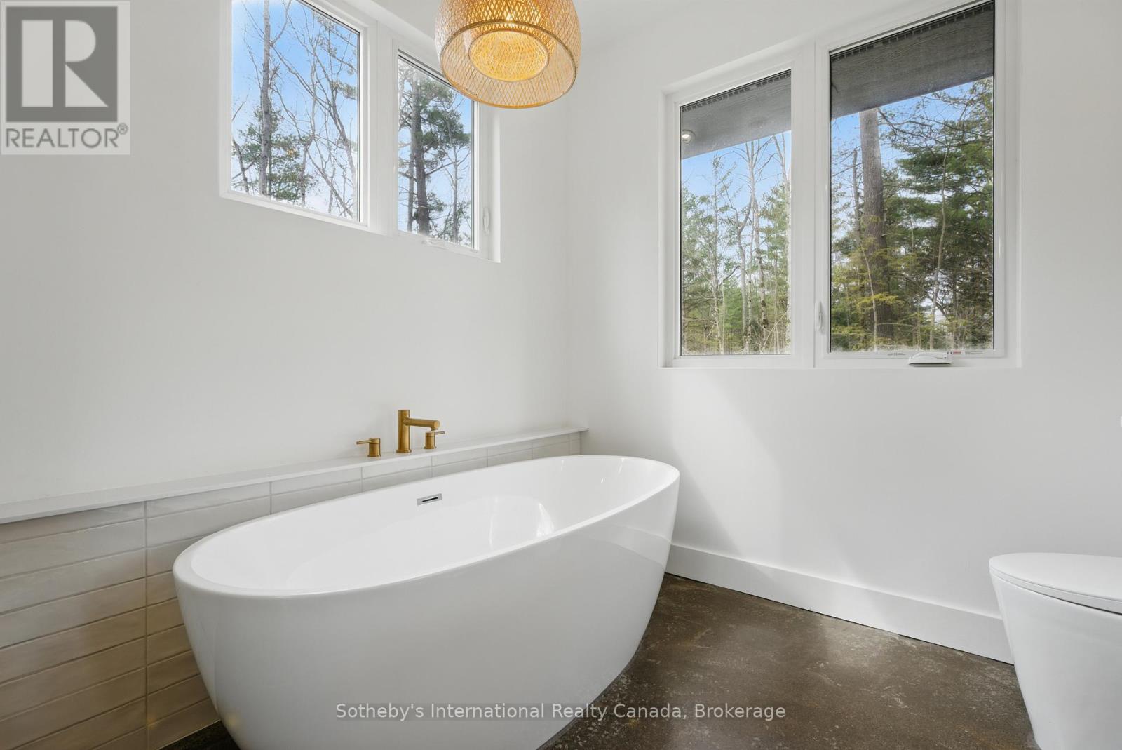 1532 Southwood Road, Gravenhurst, Ontario  P0E 1G0 - Photo 14 - X12169696
