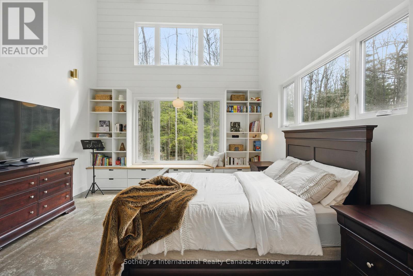 1532 Southwood Road, Gravenhurst, Ontario  P0E 1G0 - Photo 17 - X12169696