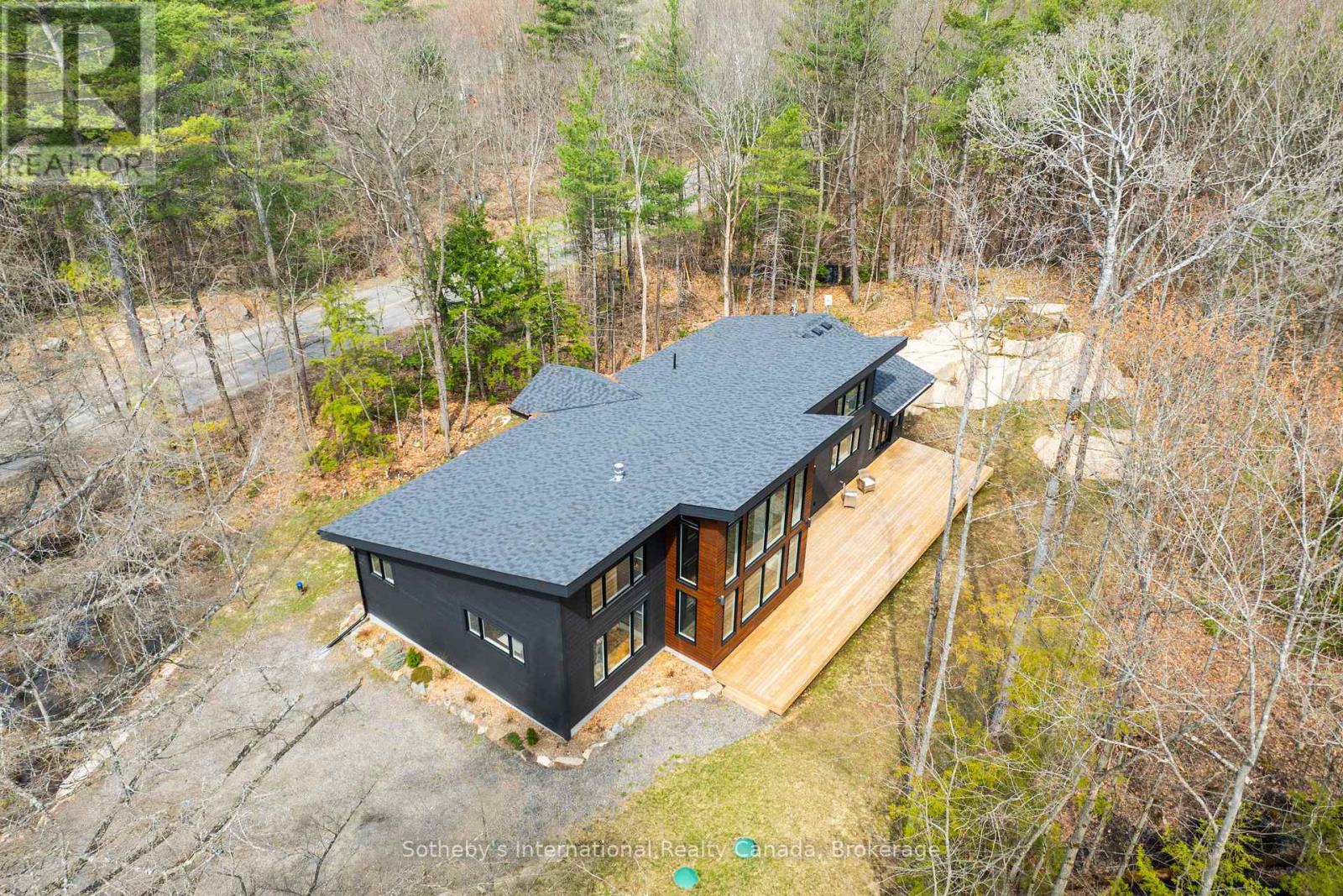 1532 Southwood Road, Gravenhurst, Ontario  P0E 1G0 - Photo 27 - X12169696