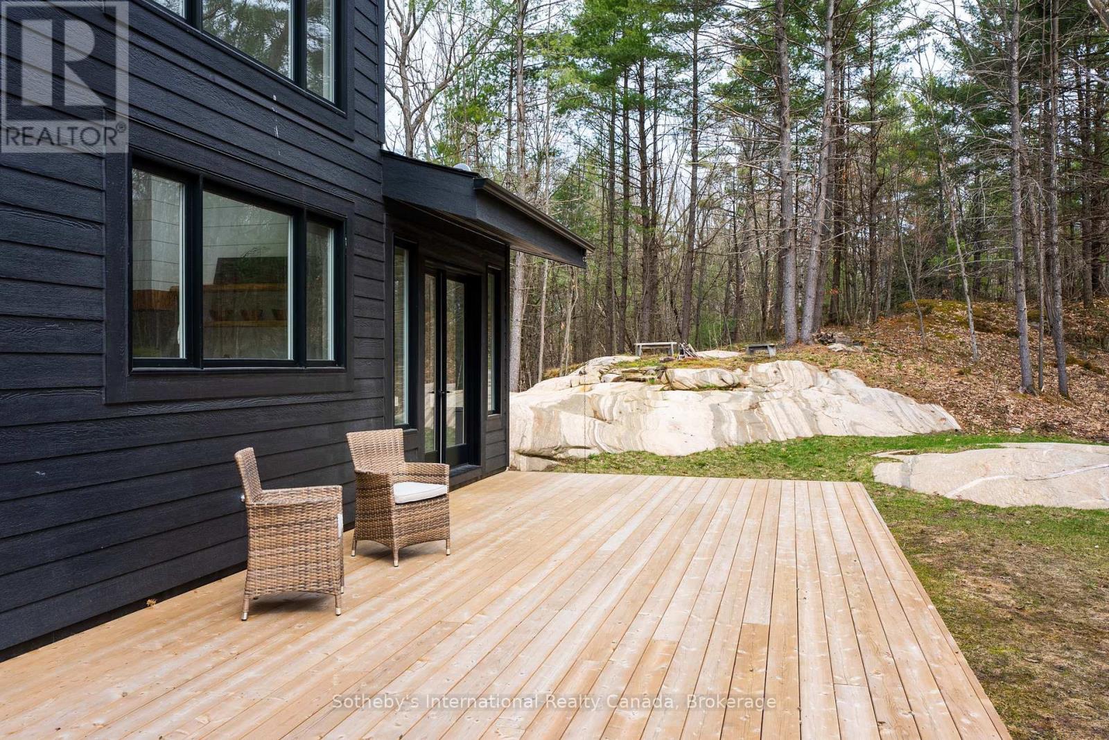 1532 Southwood Road, Gravenhurst, Ontario  P0E 1G0 - Photo 29 - X12169696
