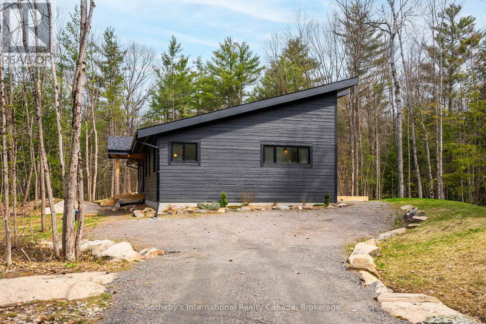 1532 Southwood Road, Gravenhurst, Ontario  P0E 1G0 - Photo 30 - X12169696