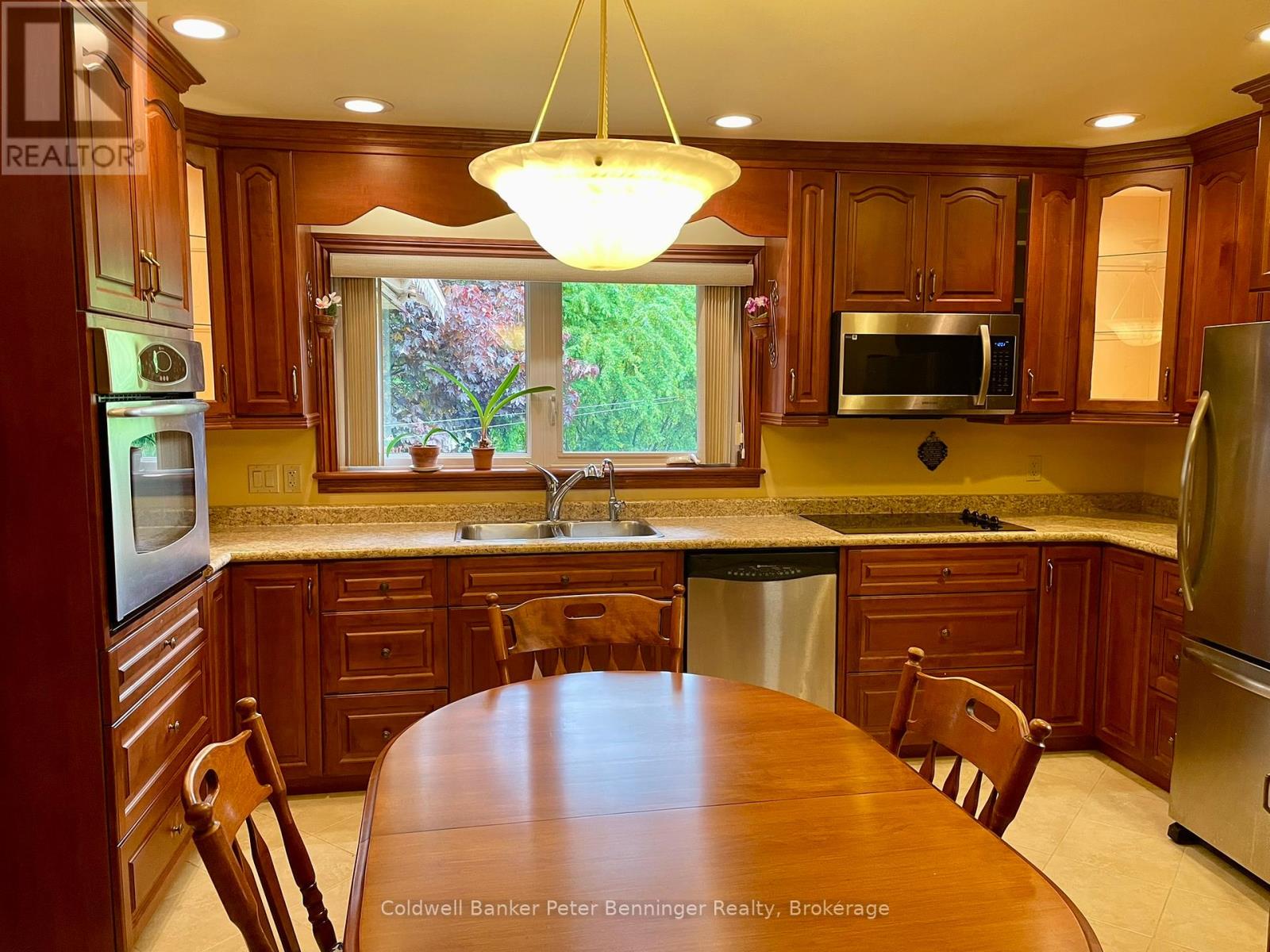 11 Park Street, Brockton, Ontario  N0G 2V0 - Photo 6 - X12169965