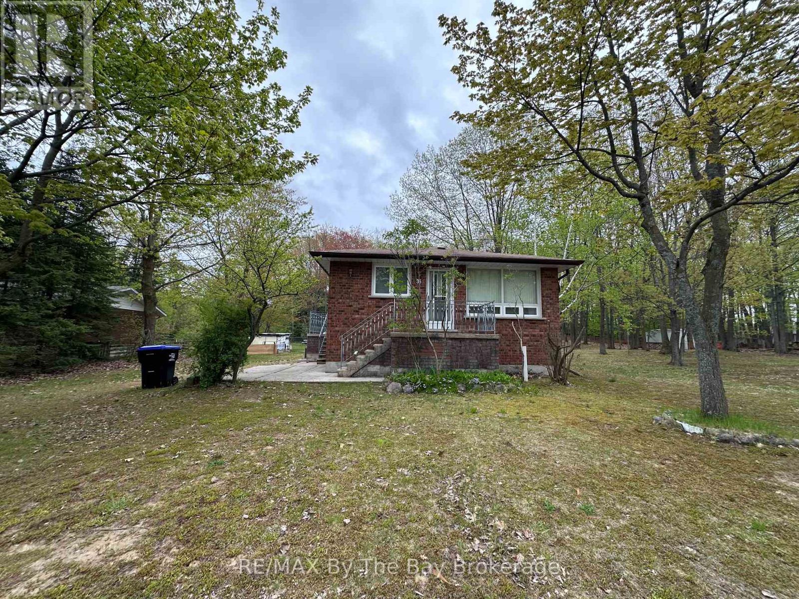 35 Frederick Drive, Wasaga Beach, Ontario  L9Z 1P9 - Photo 1 - S12170180