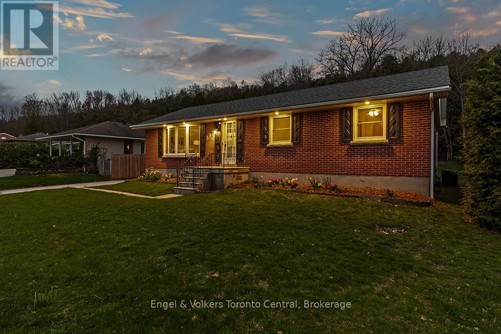 596 6th Avenue W, Owen Sound, Ontario  N4K 5E7 - Photo 1 - X12171174